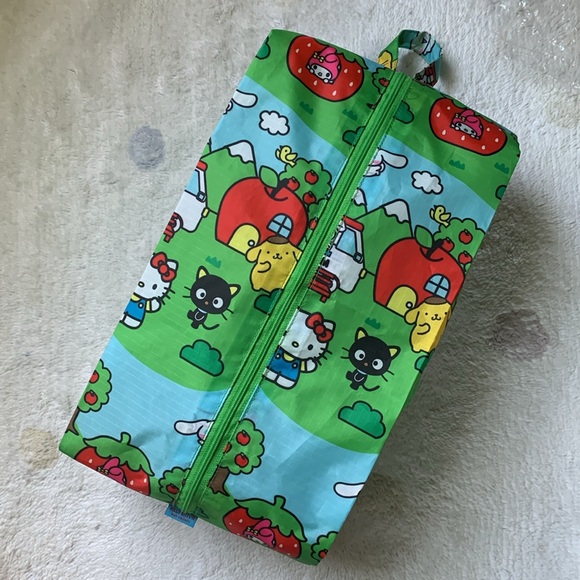BAGGU Handbags - BAGGU x Hello Kitty and Friends large travel bag NWOT